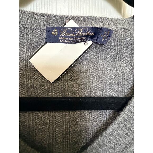 Brooks Brothers Italian Cashmere Cable Knit V-Neck Sweater – Women’s M - Picture 4 of 11